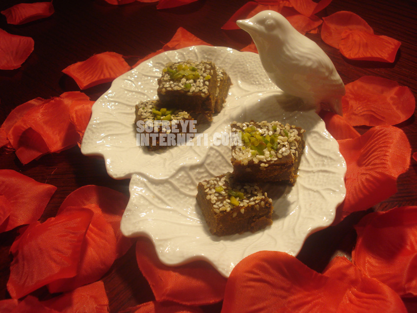 بانوی گل سرخ و عطر عشق